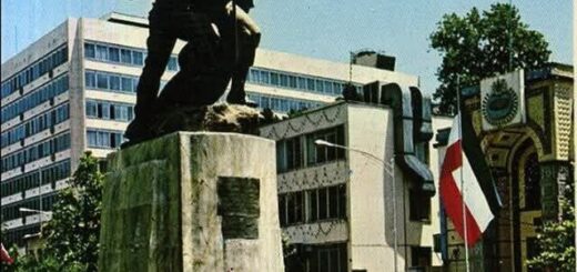 مجسمه 28 مردادماه 32