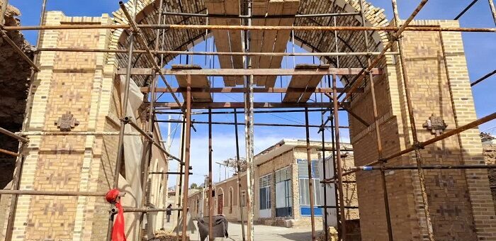 دروازه ورودی روستای ازغند