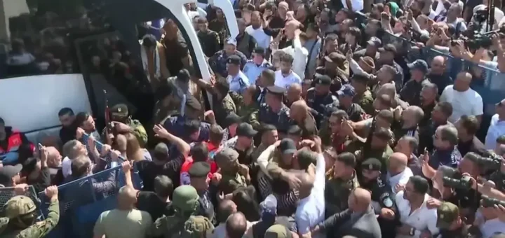 اتوبوس حامل اسرای جنگ غزه