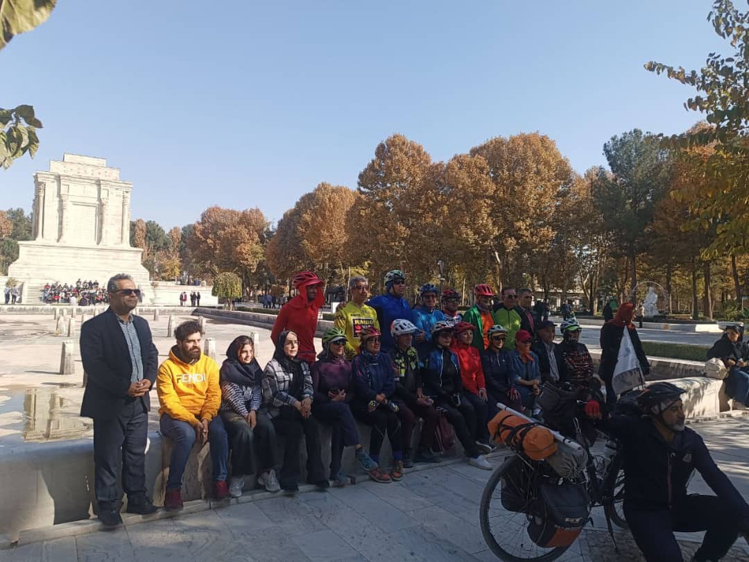 دوچرخه سوار در فردوسی