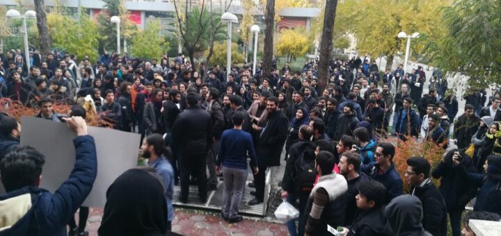 تظاهرات در دانشگاه