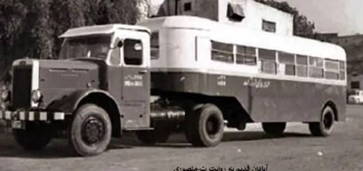 اتوبوس که توسط تریلر حرکت می کرد
